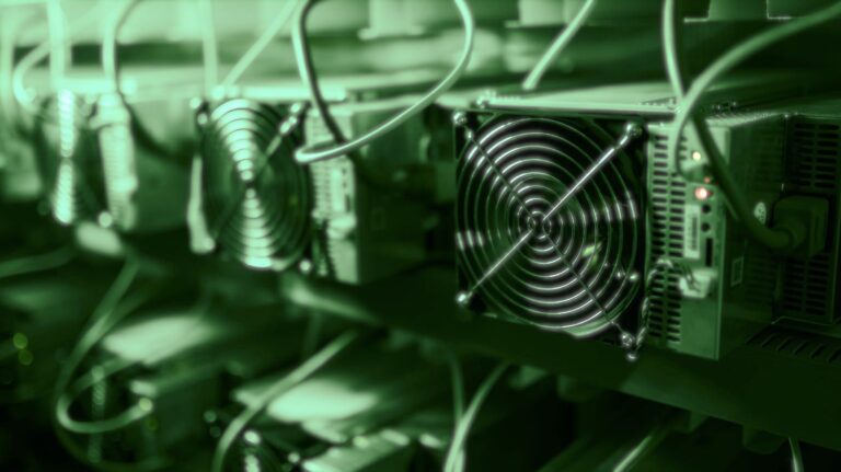ASIC MINER mining farm green lights